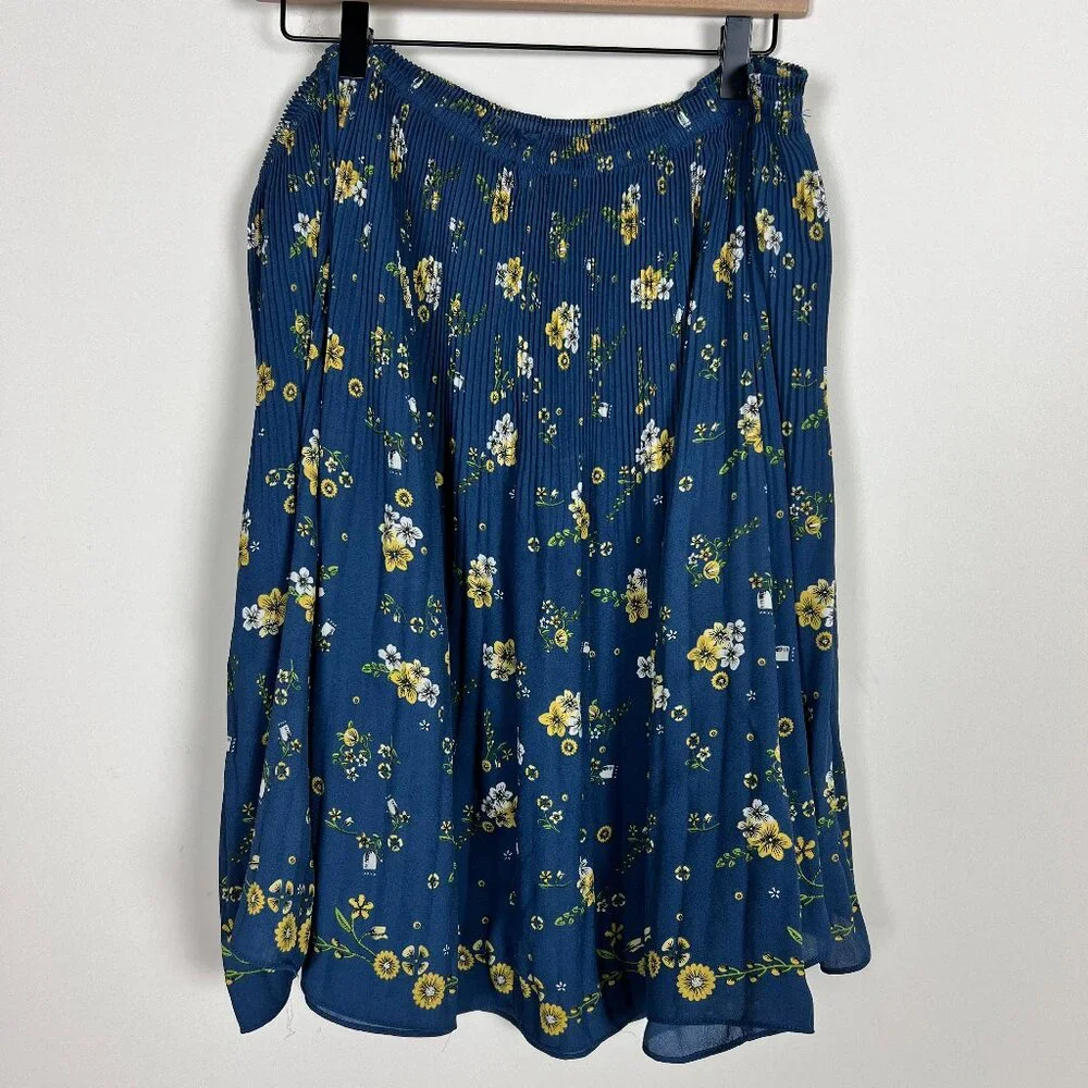 2/$30 Max Edition Skirt Size XL